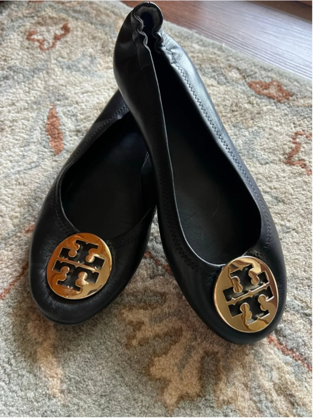 New Tory Burch Minnie Foldable Leather Flats in Black with Gold Logo, Size 8